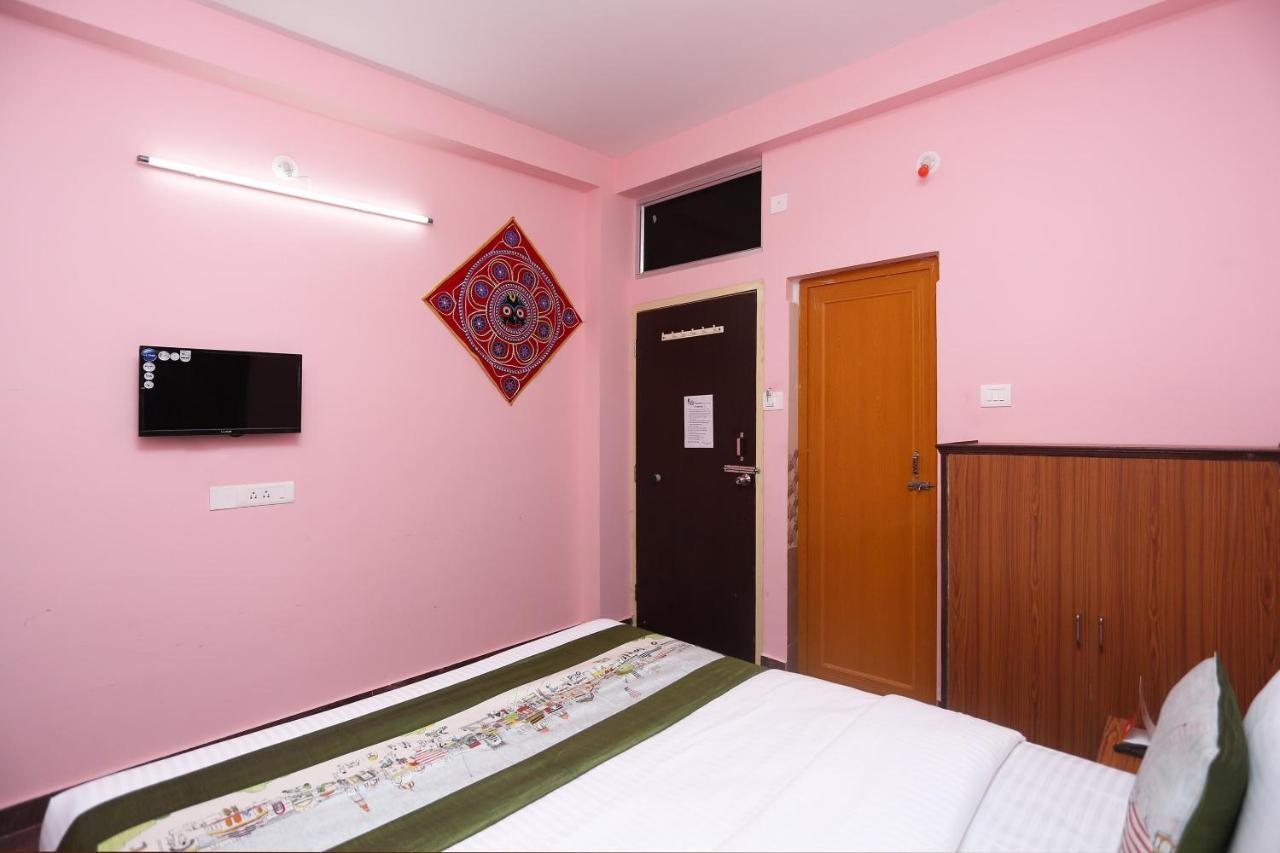 Oyo Hotel Balaram Palace Puri Exteriör bild